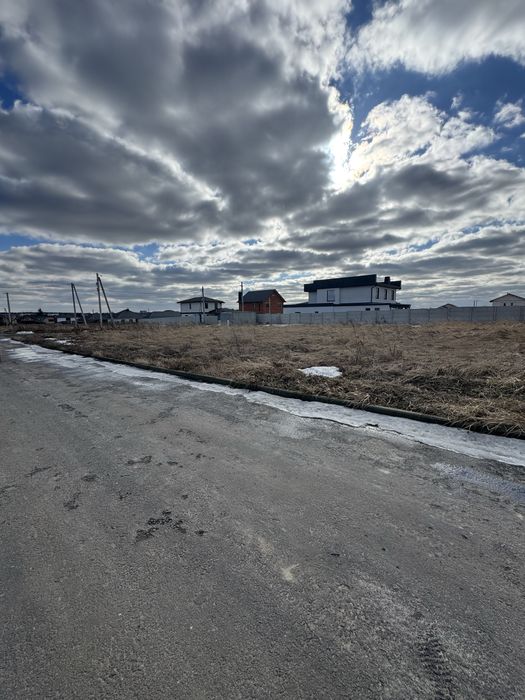 Продам ділянки в с Святопетрівське 5,6,7 соток Газ Світло