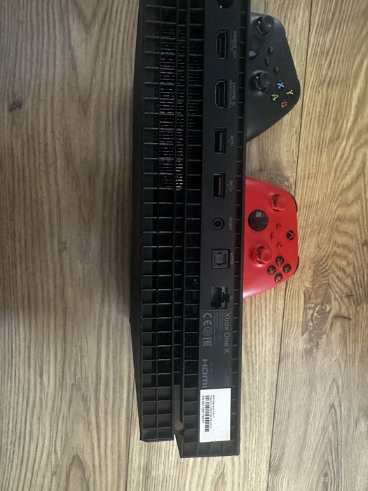 Xbox One X 1TB + 2 pady + kinect komplet #2