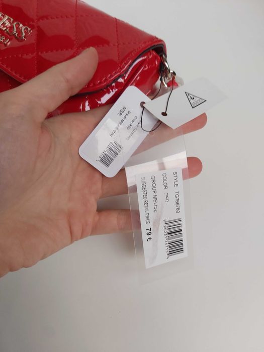 Czerwona torebka lakier GUESS nerka pasek monogram saszetkaT476