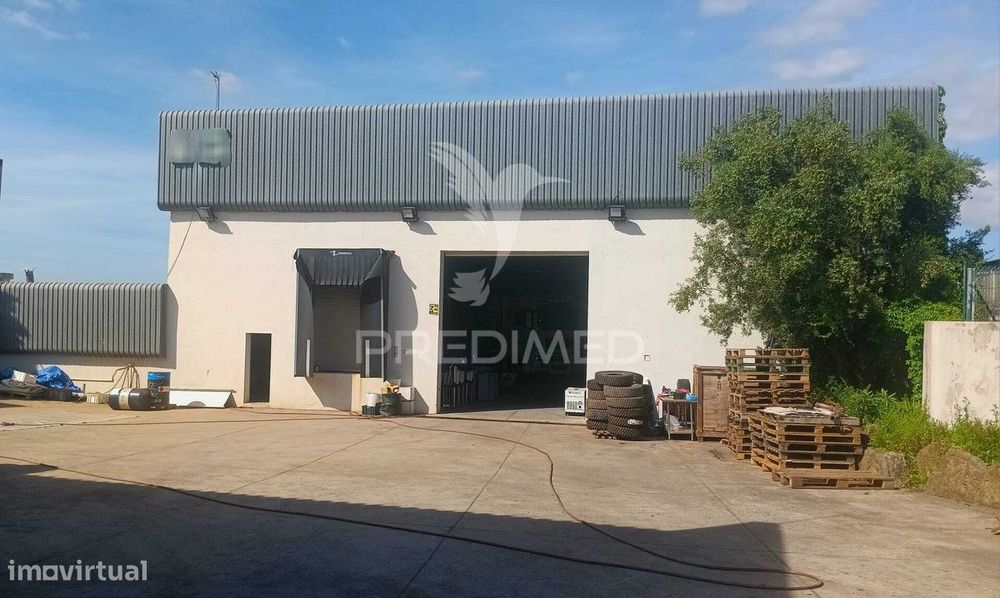 Arrendar Armazém 1200m2 e logradouro, Sintra