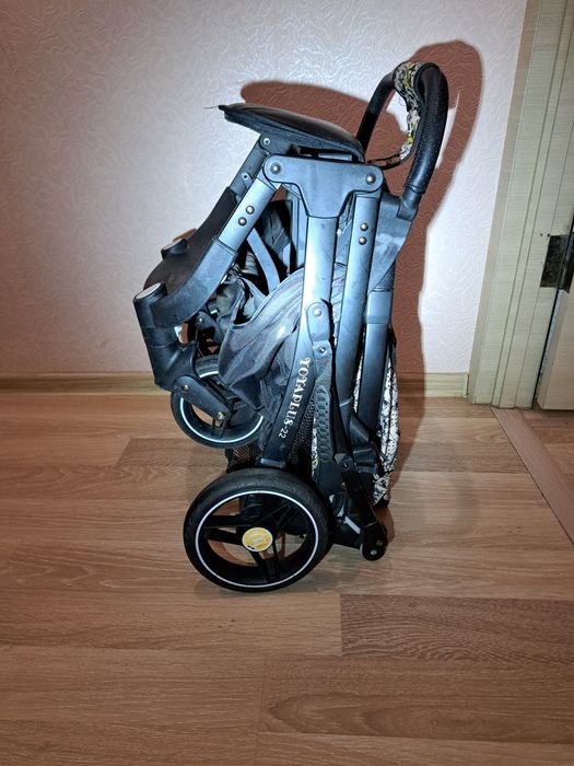 Прогулянкова коляска YOYA Plus-22, компактна, легка