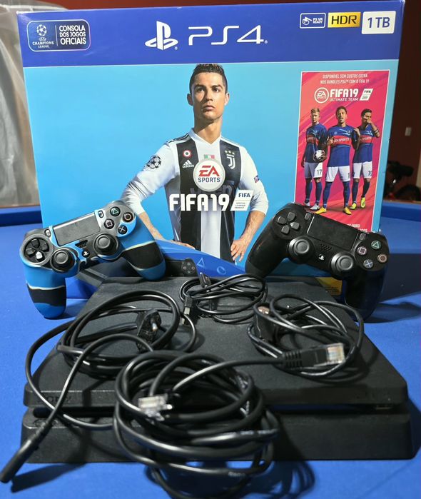 PS4 Slim 1TB – Bundle FIFA 19 (Excelente estado!)