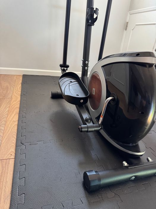 Máquina Amazon Elíptica c/ Ecrã e 16 níveis de intensidade