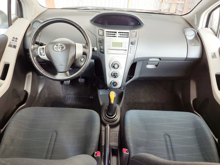 Toyota Yaris 1.0 gasolina com ar condicionado apenas 169 mil km