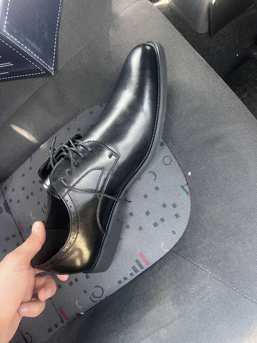 нові  шкіряні чоловічі туфлі