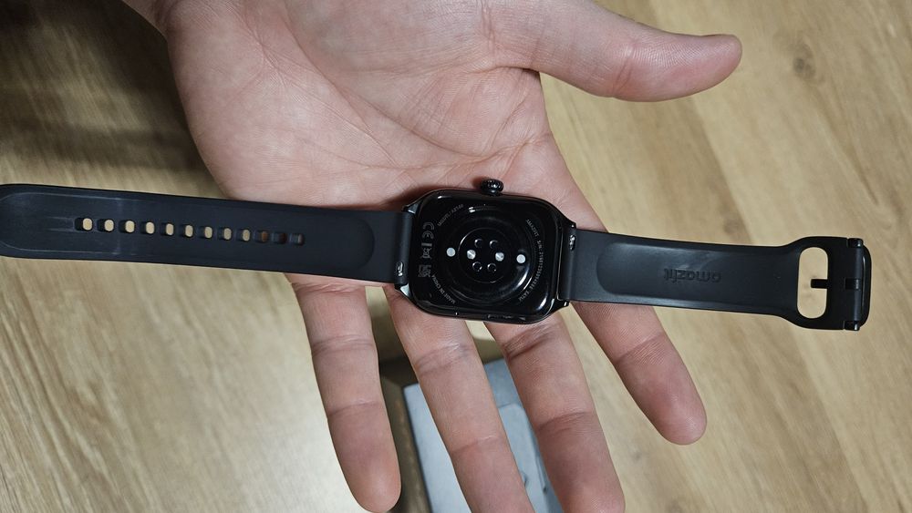 Годинник Amazfit GTS4