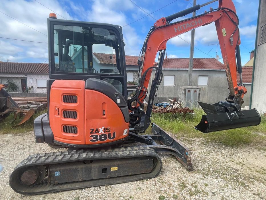 Mini giratória Hitachi zx38