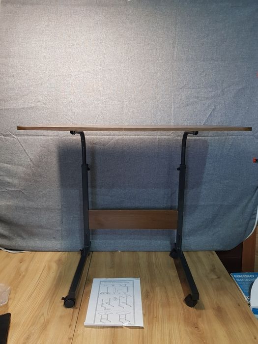 Mobilny stolik pod laptopa / Biurko regulowane na kółkach