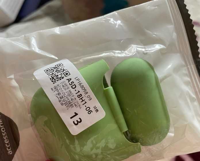 Чехол для гарнитуры Apple Airpods 1 / 2 Силикон. Цвет салотовый