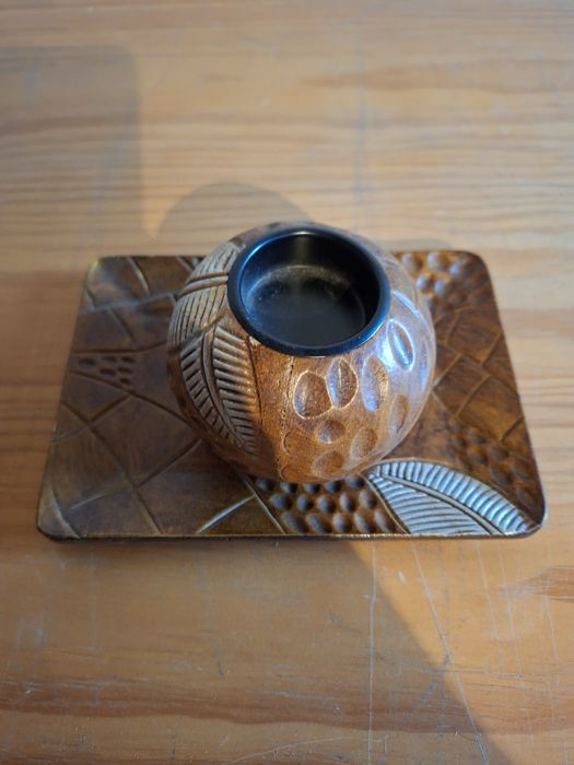 Castiçal com base em madeira