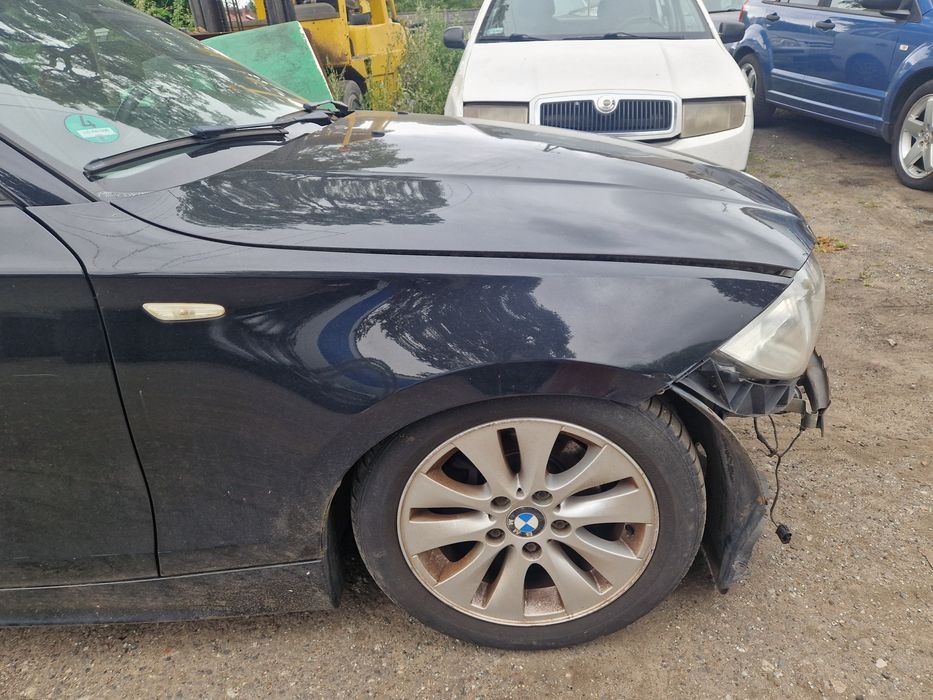Błotnik prawy BMW E87 schwarz 2