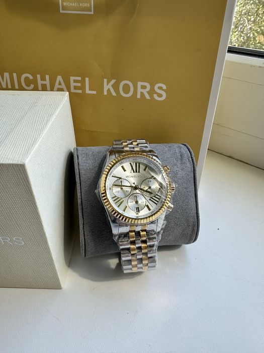 Часи Michael Kors