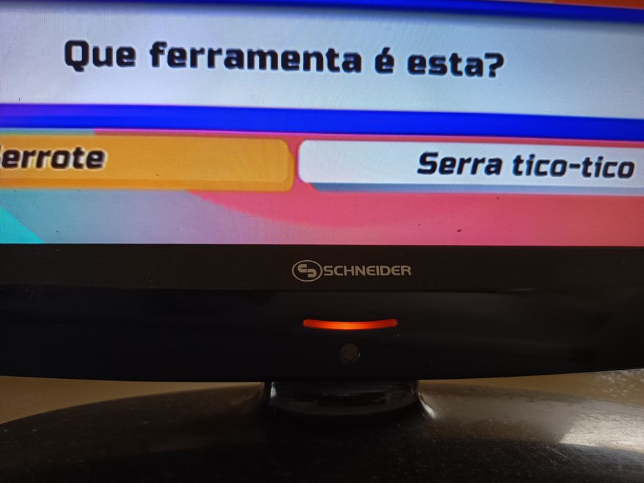 TV pequena a funcionar