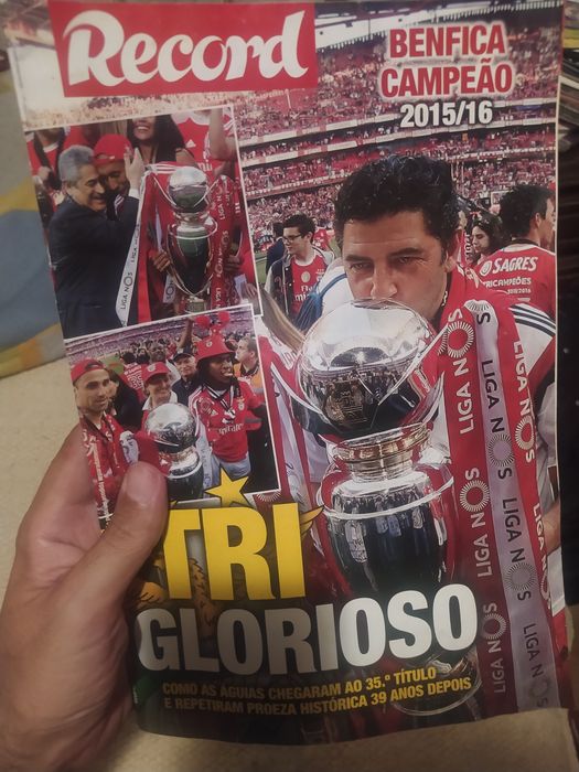 Revista Record Benfica tri- campeões 2015/16 - oferta dos portes de envio