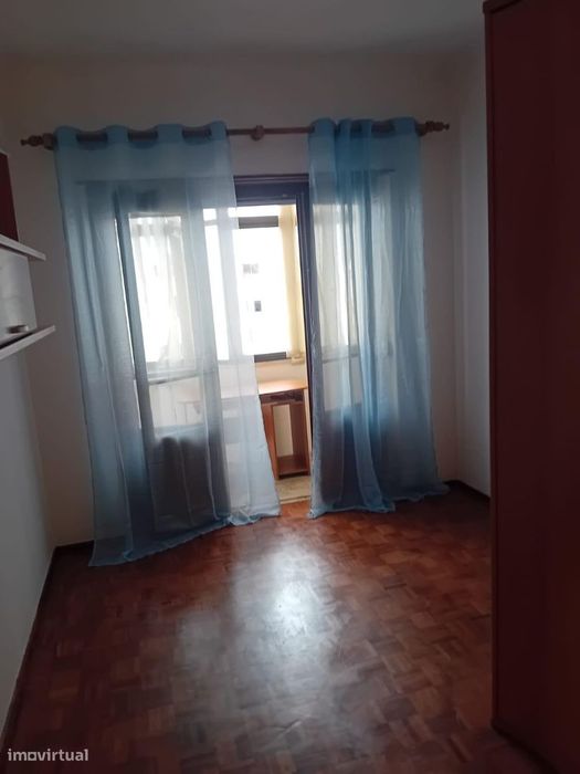 Apartamento T2 em Águas Livres – Amadora (ocupado indevidamente) — Águas Livres, Lisboa