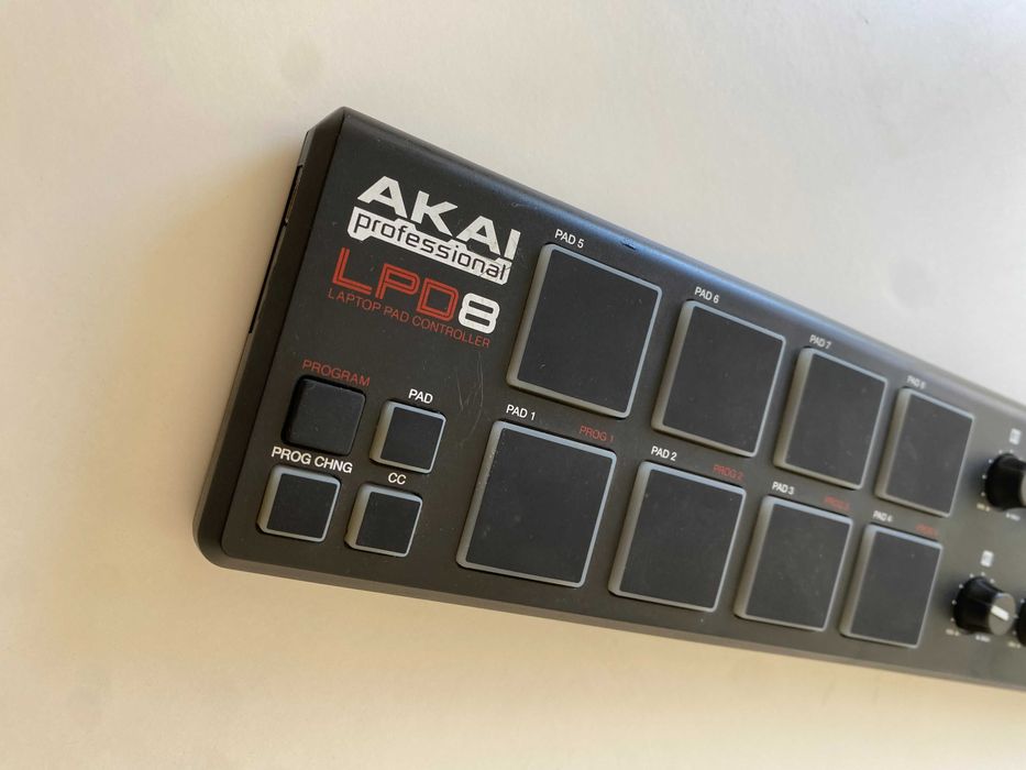 Controlador MIDI Akai LPD8