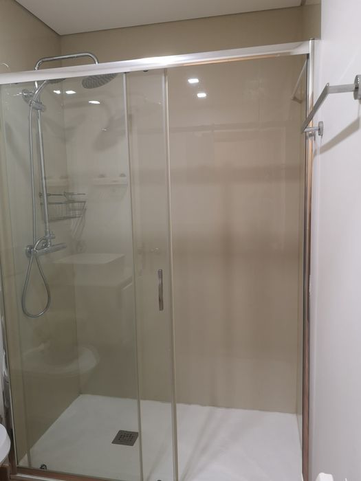 Alugo quarto  suite, individual Barcelos