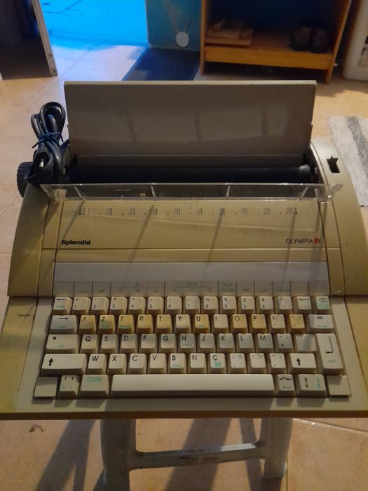 Máquina de escrever electrónica