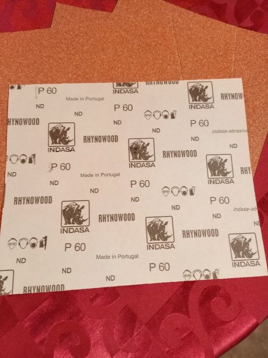 4 folhas de lixa para madeira