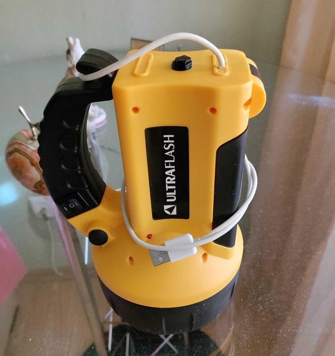 Настольная лампа-фонарь Ultraflash UF3712LED с 19+8 LED