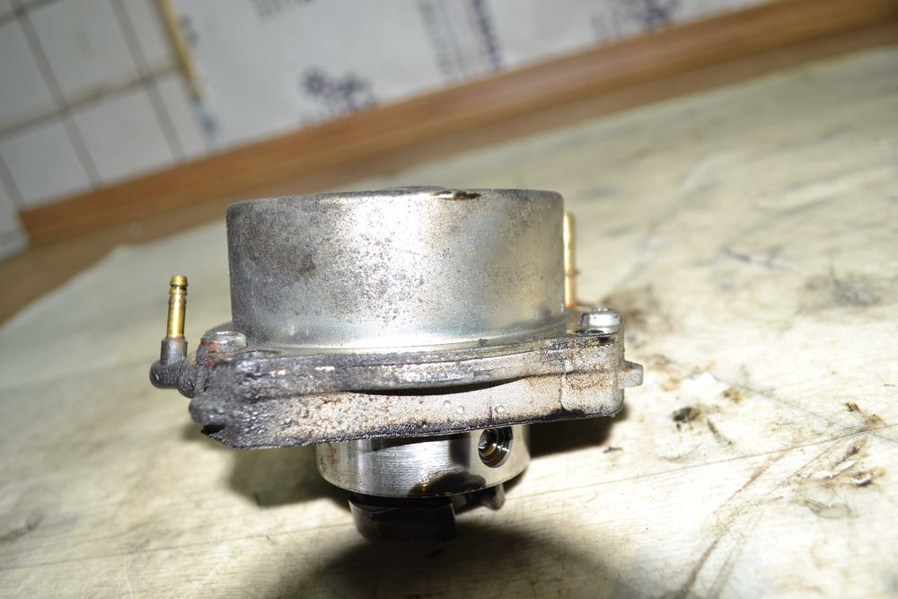 Вакуумний насос Opel Astra H Zafira C Vectra C 2.0 CDTi 55205446
