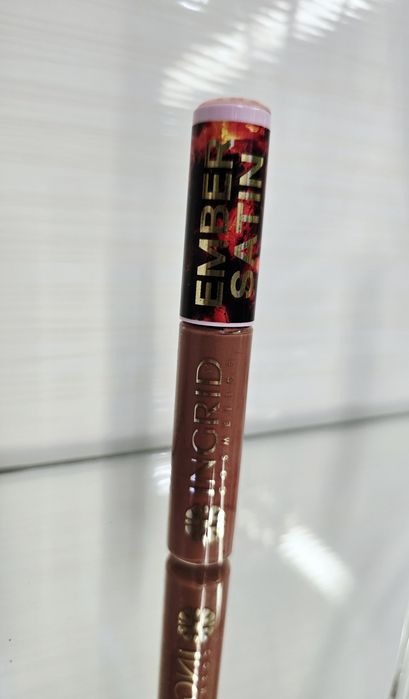 Błyszczyk do ust Ingrid Ember Satin