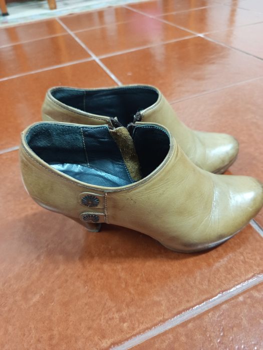 Botins em pele número 38