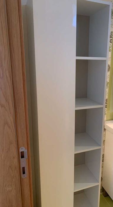 Vendo Móvel /Estante branco WC Porta e Prateleiras Qualidade/Como NOVO