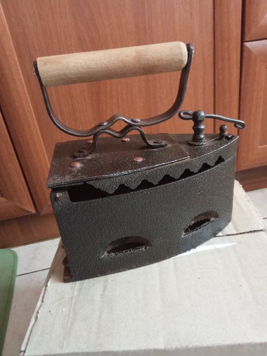 Утюг на углях.антикварный утюг