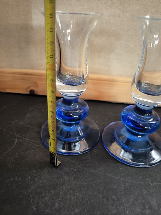 2 castiçais / Jarras em vidro