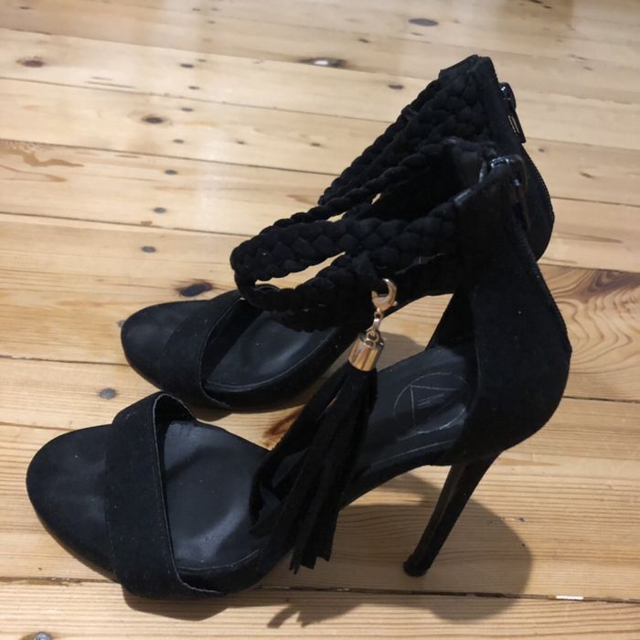 Czarne szpilki zamszowe