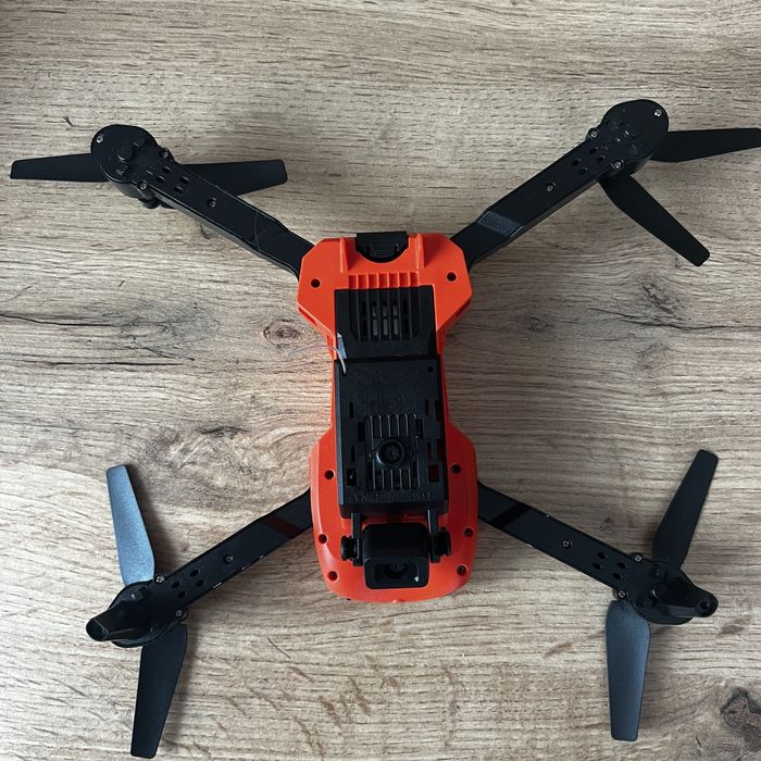 Дрон е 99 з двома камерами