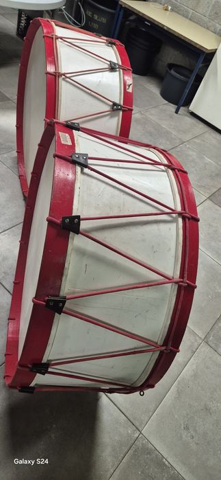 Bombos de 90cm com pouco uso