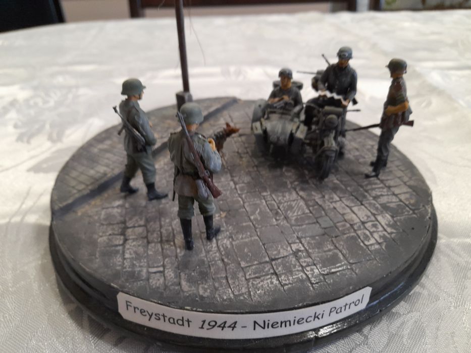 Diorama - Niemiecki Patrol - motocykl BMW R 12 + figurki - 1:35