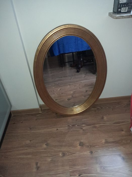 Sprzedam lustro owalne w złotej  ramie