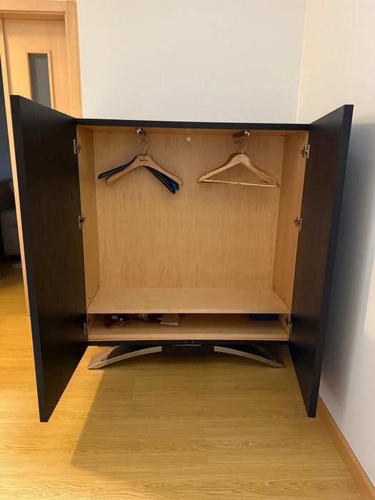 Bengaleiro / Armário de Entrada com Portas – Design Moderno