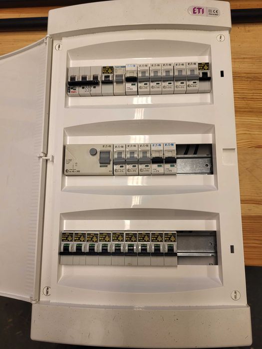 Sprzedam agregat i skrzynke elektryczna