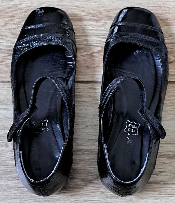 Buty, pantofle lakierowane Kazar rozm. 39