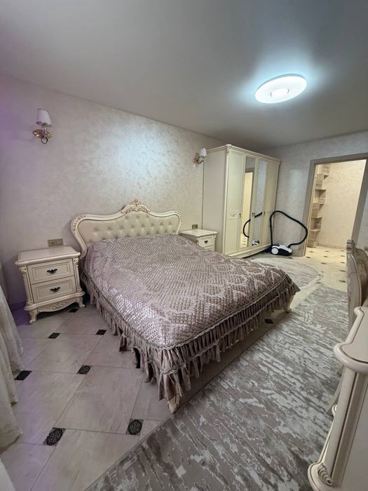 Продам 2-кімнатну квартиру в центрі
