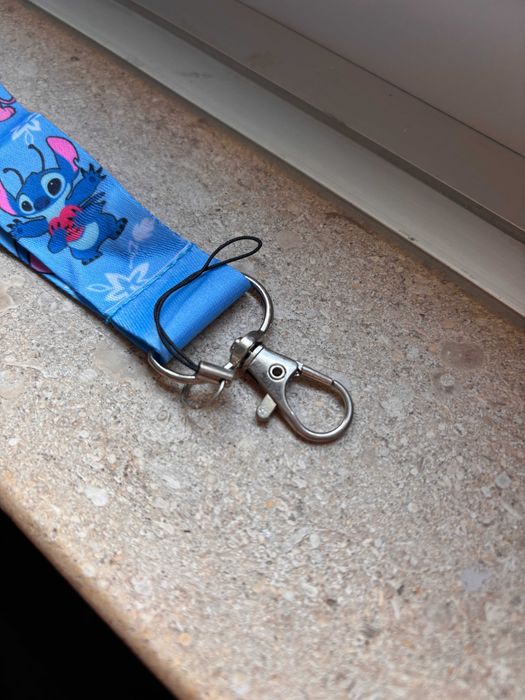 Fita Porta-Chaves / Porta-Cartões – Stitch Expressivo (Produto Novo)