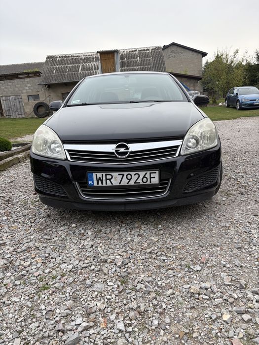 Opel astra H sedan