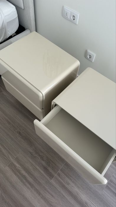 Conjunto duas mesas de cabeceira