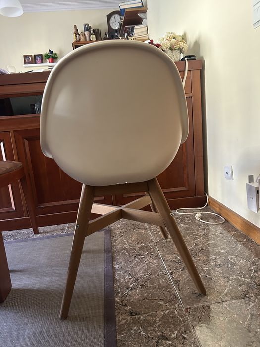 Cadeira branca Fanbyn IKEA  (conjunto 6 cadeiras) pouco usadas
