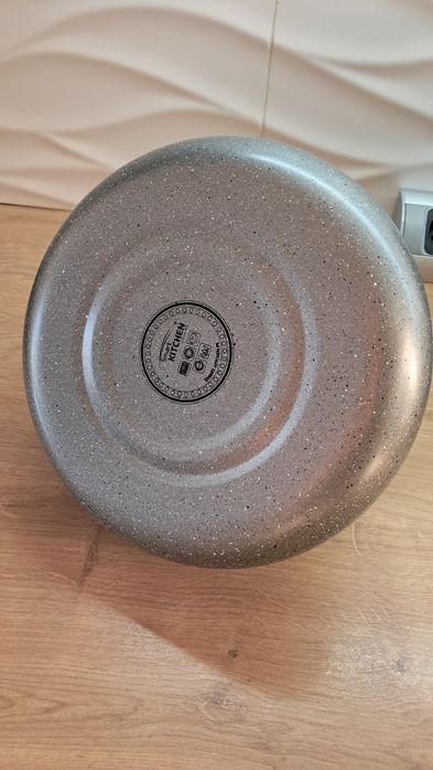 Czajnik Toscania 2,5l nowy