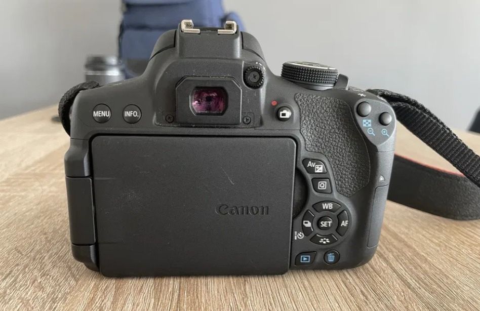 Canon EOS 750D (Rebel T6i) – Impecável + Acessórios