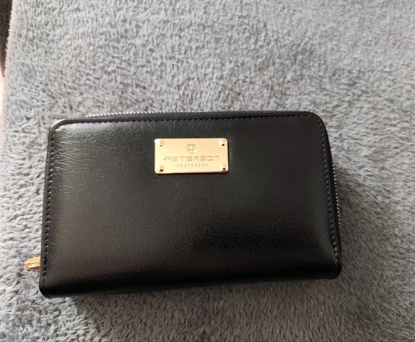 Portfel Peterson damski duży poziomy na suwak z ochroną kart RFID
