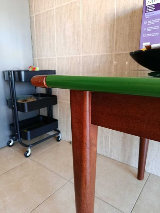 Mesa de jantar com 6 cadeiras