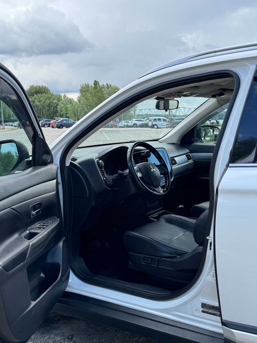Mitsubishi Outlander 2016 (2.4 S-AWC)