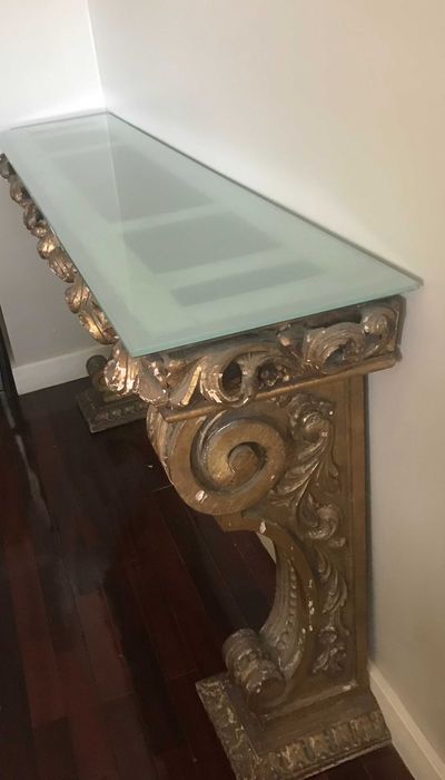 Credência Antiga em Talha Dourada com 3 gavetas.