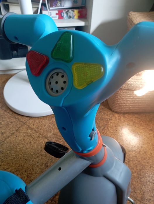 Triciclo Feber Azul com cinto segurança